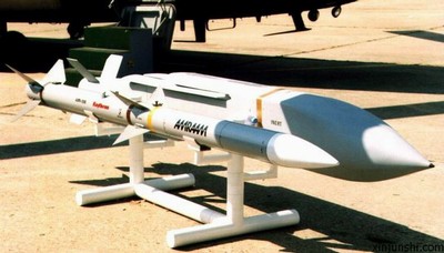 名称"先进中距空空导弹(amraam)",音译为"阿姆拉姆",可挂载到f-15空对