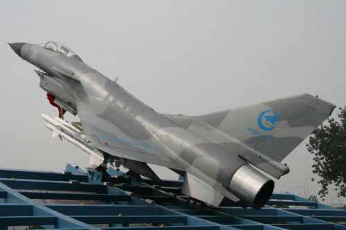 国产歼十战机全尺寸模型亮相北京CBD