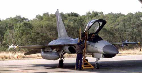 美推迟军售 台军工强烈要求升级IDF战机 