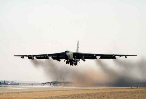 b-52"同温层堡垒"战略轰炸机