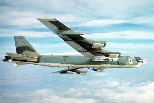 b-52"同温层堡垒"战略轰炸机