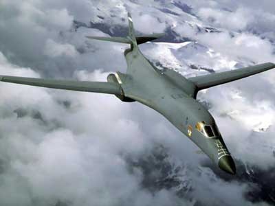 美国空军B-1B轰炸机飞行图