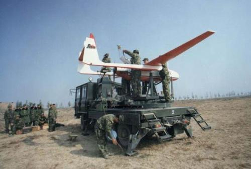 某导弹旅新列装的无人侦察机飞向预定侦察区域
