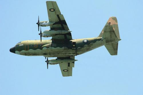 台军C-130运输机首度秘密试航南沙太平岛成功