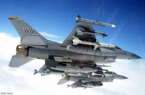 美F-15战机停飞致防空吃紧 F-22短期无法接班