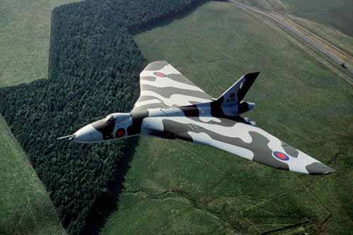 英国空军“火神”轰炸机退出现役13年后重返蓝天
