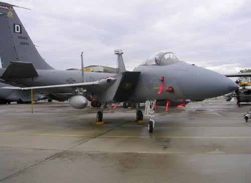事故频发F-15全部停飞 美国空军乘机讨要F-22A