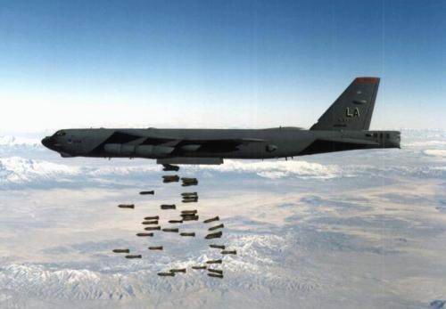 B-52“同温层堡垒”战略轰炸机