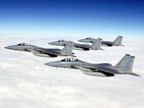 连续多起坠机事故 美国空军全面停飞F-15战斗机