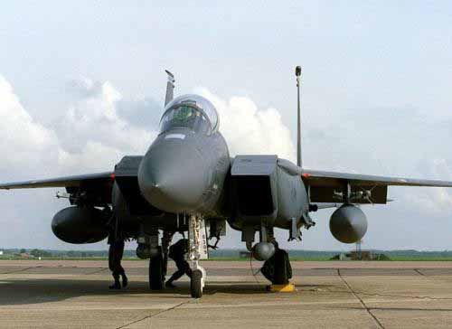 事故频发F-15全部停飞 美国空军乘机讨要F-22A