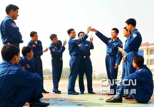 中国空军某新型战机进驻西北执行重大军事任务