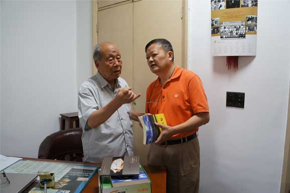 359旅后人看望老八路，老新疆周旭民夫妇
