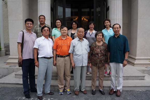 359旅后人看望老八路，老新疆周旭民夫妇